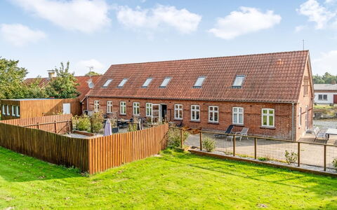 Har - 1.2Km from the Sea: Grass, Grassland, Land Lot, Cottage, Rural Area, Meadow, Garden Buildings, Garden, Shed