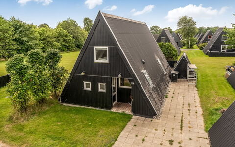 Ernstine: Cottage, Backyard, Yard, Garden Buildings, Shed, Siding, Outdoor Furniture, Log Cabin, Outdoor Structure, Shack