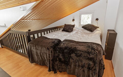 Levin Lumi: Wood, Flooring, Interior Design, Floor, Bedroom, Furniture, Bed, Wood Flooring, Ceiling, Lighting