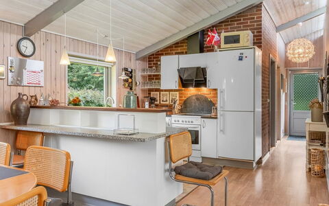 Anne - 30Km from the Sea: Kitchen, Wood, Interior Design, Furniture, Ceiling, Countertop, Flooring, Light Fixture, Home, Kitchen Appliance
