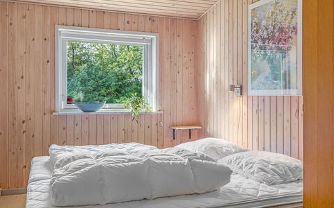 Anne - 30Km from the Sea: Wood, Bedroom, Interior Design, Furniture, Ceiling, Bed, Flooring, Bed Sheet, Bedding, Floor