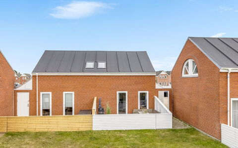 Steffan - 2.3Km from the Sea: Cottage, Backyard, Yard, Garden Buildings, Shed, Siding, Outdoor Furniture, Log Cabin, Outdoor Structure, Shack