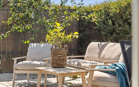 Elvie - 150M from the Sea: Wood, Home, Porch, Deck, Hardwood, Roof, Wood Stain, Wood Flooring, Eco Hotel