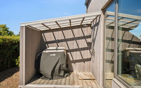 Elvie - 150M from the Sea: Wood, Home, Porch, Deck, Hardwood, Roof, Wood Stain, Wood Flooring, Eco Hotel