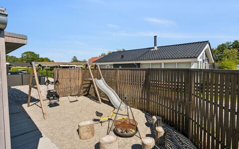 Elvie - 150M from the Sea: Wood, Home, Porch, Deck, Hardwood, Roof, Wood Stain, Wood Flooring, Eco Hotel