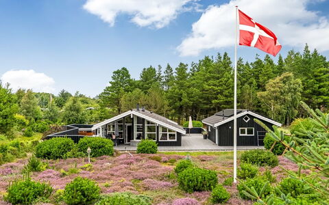 Eeske - 2.5Km from the Sea: Blue, Shrub, Cottage, Groundcover, Garden, Estate, Shade, Landscaping, Farmhouse, Eco Hotel
