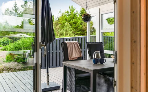 Eeske - 2.5Km from the Sea: Blue, Shrub, Cottage, Groundcover, Garden, Estate, Shade, Landscaping, Farmhouse, Eco Hotel