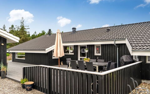 Eeske - 2.5Km from the Sea: Blue, Shrub, Cottage, Groundcover, Garden, Estate, Shade, Landscaping, Farmhouse, Eco Hotel