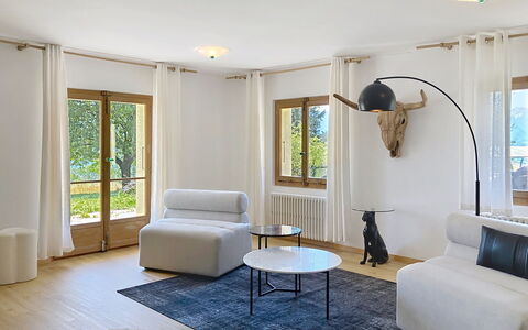 Champ de Brent: Furniture, Interior Design, Flooring, Floor, Wall, Wood, Home, Room, Wood Flooring, Living Room