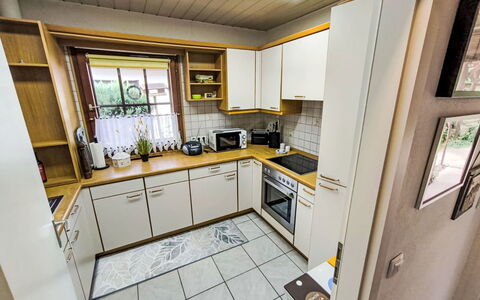 Ferienhaus Inge & Henry an der Werra: Kitchen, Wood, Countertop, Kitchen Appliance, Flooring, Cabinetry, Interior Design, Major Appliance, Floor, Furniture