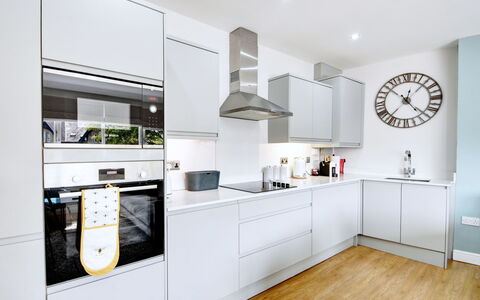 Harrogate 608: Kitchen, Kitchen Appliance, Cabinetry, Interior Design, Major Appliance, Countertop, Flooring, Home Appliance, Floor, Ceiling