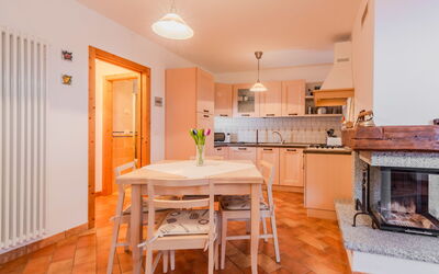 Accommodation:&nbsp;Picchio Primavera 104.1