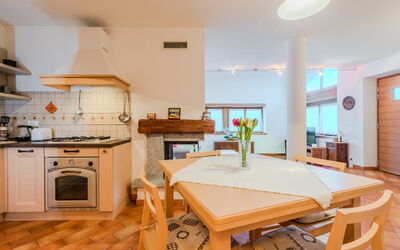 Accommodation:&nbsp;Picchio Primavera 104.1
