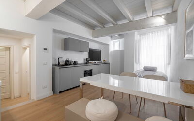 Deservi Elegant Apt. Brunelleschi: Furniture, Interior Design, Flooring, Ceiling, Wood, Floor, Room, Home, Lighting, Kitchen