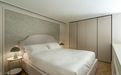 Deservi Elegant Apt. Vasari: Interior Design, Furniture, Bedroom, Flooring, Bed, Floor, Wood, Bedding, Ceiling, Bed Sheet