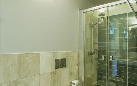 Villa Fico D'india 1: Interior Design, Flooring, Wall, Floor, Plumbing Fixture, Ceiling, Bathroom, Light Fixture, Lighting, Room