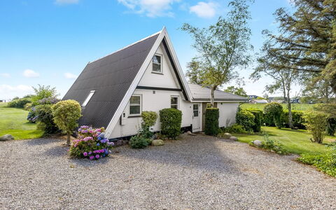 Murtuz - 50M from the Sea: Cottage, Backyard, Yard, Garden Buildings, Shed, Siding, Outdoor Furniture, Log Cabin, Outdoor Structure, Shack