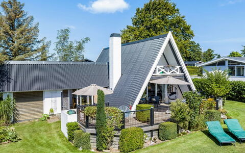 Murtuz - 50M from the Sea: Cottage, Backyard, Yard, Garden Buildings, Shed, Siding, Outdoor Furniture, Log Cabin, Outdoor Structure, Shack