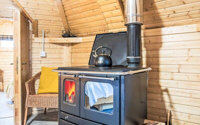 Accommodation:&nbsp;Beekeepers Bothy 101.1