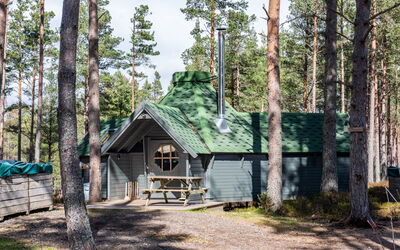 Accommodation:&nbsp;Beekeepers Bothy 101.1