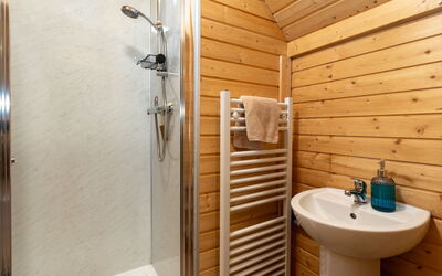 Accommodation:&nbsp;Birch Bothy 101.7