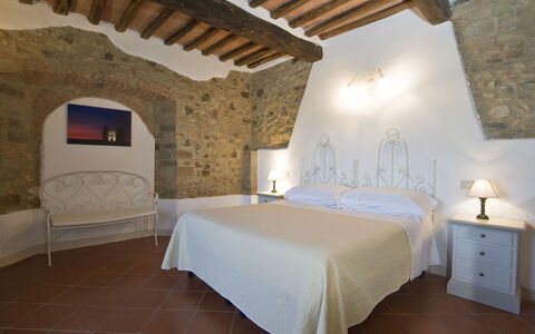 Montalcino 17: Wall, Furniture, Interior Design, Ceiling, Flooring, Floor, Bedroom, Room, Bed, Linens