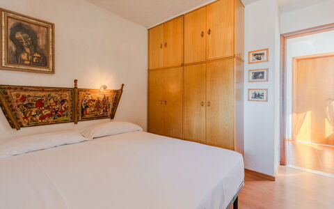 La Mira: Wood, Interior Design, Flooring, Floor, Bedroom, Room, Bed, Furniture, Ceiling, Apartment