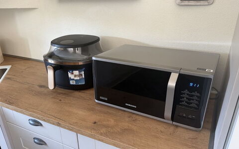 Reinhard - from the Sea: Electronic Device, Small Appliance, Food, Kitchen Appliance, Home Appliance, Microwave Oven, Cooking