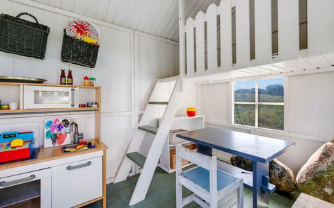 Reinhard - from the Sea: Wood, Furniture, Interior Design, Ceiling, Bunk Bed, Home, Floor, Bedroom, Wood Stain, Bed