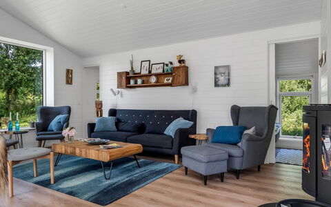 Eilke - 2Km from the Sea: Blue, Shrub, Cottage, Groundcover, Garden, Estate, Shade, Landscaping, Farmhouse, Eco Hotel