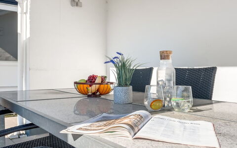 Guthbrand - 1.3Km from the Sea: Apartment, Condominium, Estate, Balcony, Villa, Hotel