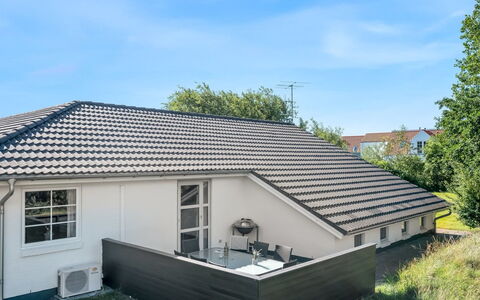Guthbrand - 1.3Km from the Sea: Apartment, Condominium, Estate, Balcony, Villa, Hotel