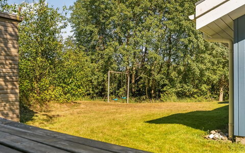 Elizabeth - 150M to the Fjord: Building, House, Residential Area, Home, Shrub, Roof, Cottage, Estate, Garden