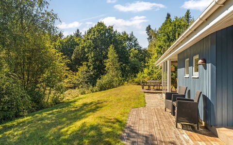 Elizabeth - 150M to the Fjord: Building, House, Residential Area, Home, Shrub, Roof, Cottage, Estate, Garden