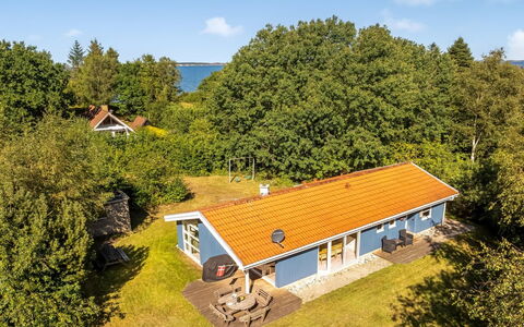 Elizabeth - 150M to the Fjord: Building, House, Residential Area, Home, Shrub, Roof, Cottage, Estate, Garden