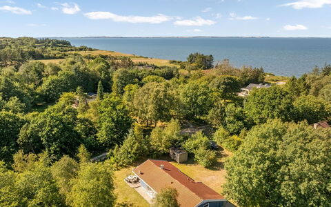 Elizabeth - 150M to the Fjord: Building, House, Residential Area, Home, Shrub, Roof, Cottage, Estate, Garden