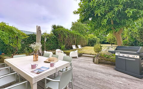 La Nero: Furniture, Outdoor Furniture, Chair, Table, Garden, Outdoor Table, Shrub, Shade, Kitchen & Dining Room Table