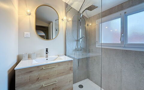 La Nero: Plumbing Fixture, Flooring, Bathroom, Floor, Interior Design, Plumbing, Bathroom Cabinet, Ceiling, Tap, Lighting