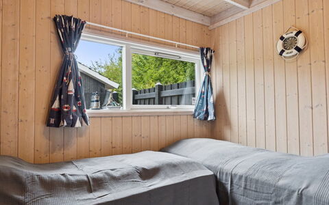 Erko - 575M from the Sea: Wood, Wood Stain, Plank, Hardwood, Bedroom, Bed, Plywood, Design, Log Cabin, Bedding