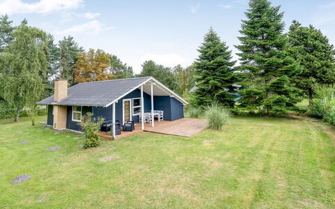 Aleth - 800M from the Sea: Roof, House, Home, Cottage, Door, Siding, Deck, Porch, Plank, Hardwood