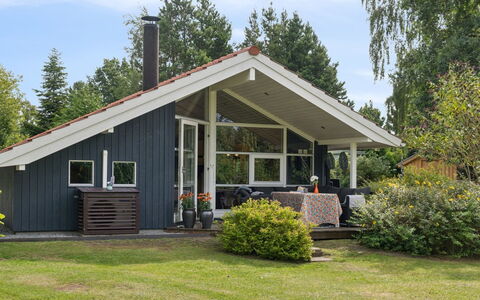 Emelita - 175M from the Sea: Residential Area, Shrub, House, Home, Garden, Estate, Shade, Landscaping, Lawn