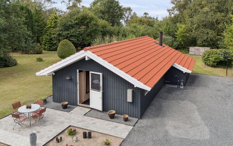 Emelita - 175M from the Sea: Residential Area, Shrub, House, Home, Garden, Estate, Shade, Landscaping, Lawn