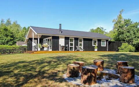 Lillebror - 7Km from the Sea: Cottage, Backyard, Yard, Garden Buildings, Shed, Siding, Outdoor Furniture, Log Cabin, Outdoor Structure, Shack