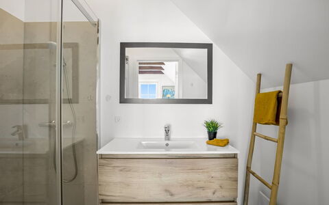 Albine - 150M from the Sea: Flooring, Floor, Wood, Interior Design, Plumbing Fixture, Bathroom Cabinet, Plumbing, Tap, Room, Bathroom