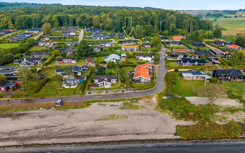 Fin - 150M from the Sea: Roof, House, Home, Cottage, Siding, Estate, Driveway, Garden Buildings, Yard, Shed