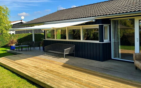 Hawarth - 275M from the Sea: Shade, Awning, Deck, Hardwood, Outdoor Structure, Wood Stain, Porch, Design, Plank, Yard