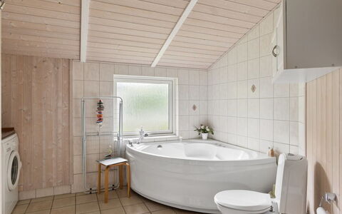 Rikhard - 175M to the Fjord: Flooring, Interior Design, Plumbing Fixture, Floor, Wood, Ceiling, Room, Bathtub, Bathroom, Tap