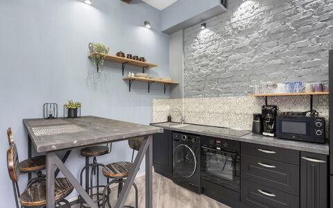 Accommodation:&nbsp;Carlsbad Suites 100.2