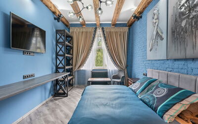Accommodation:&nbsp;Carlsbad Suites 100.3