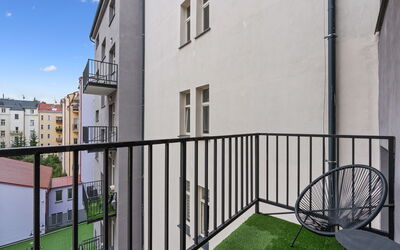 Accommodation:&nbsp;Carlsbad Suites 100.3
